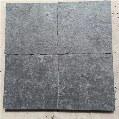 Jubin Batu Basalt Dinyalakan